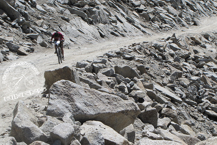 Kardong La Himalayan bikers
